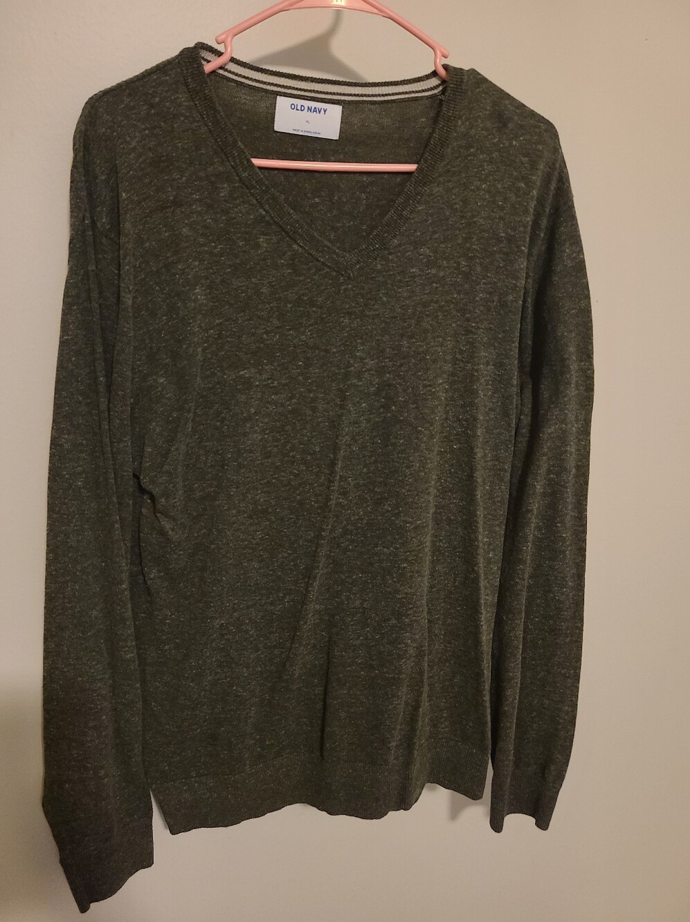 Old Navy Men's V-Neck Sweater in Olive Heather